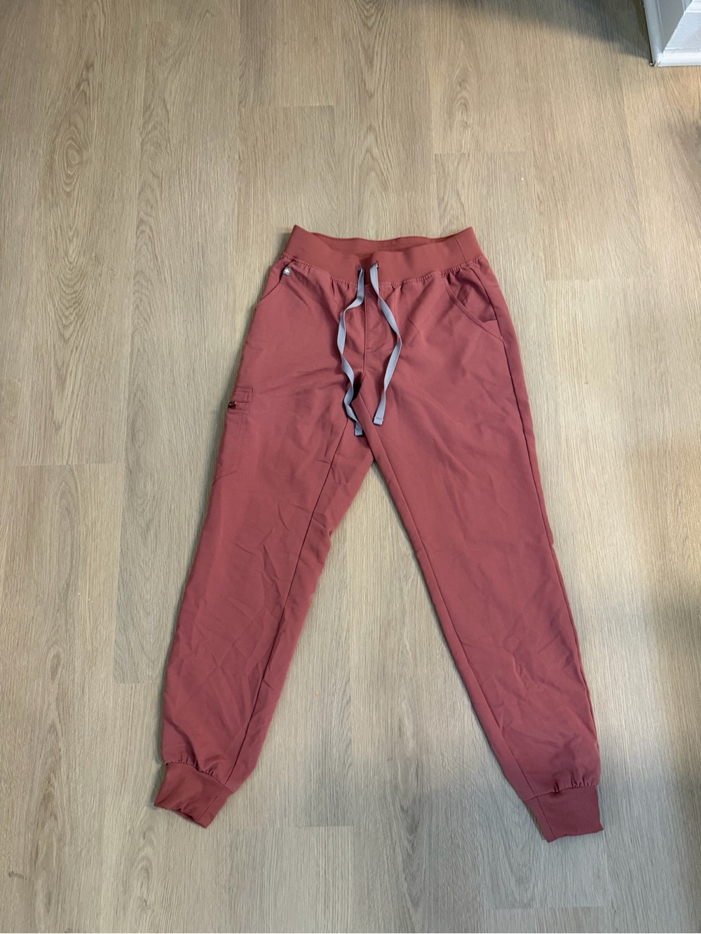 Figs Women's Dusty Rose Scrub Top & Jogger Set - Picture 3 of 3